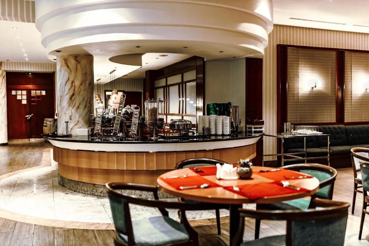 Rahat Palace Hotel Αλμάτι 5*,