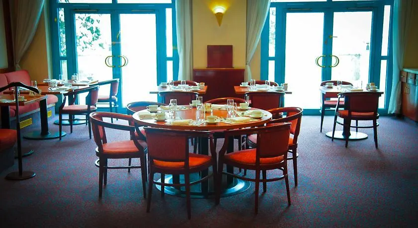 Rahat Palace Hotel Αλμάτι 5*,